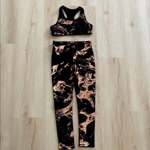 Old Navy Black and Gold Leggings with Abstract Design